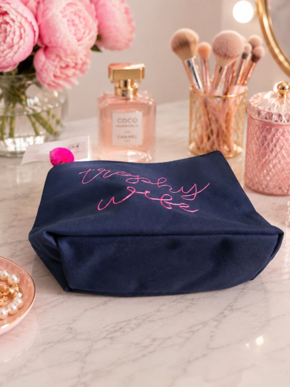 Trophy Wife Oversized Makeup Bag Blue Pink Cosmetic Travel Toiletry Pouch NWT - Picture 3 of 4